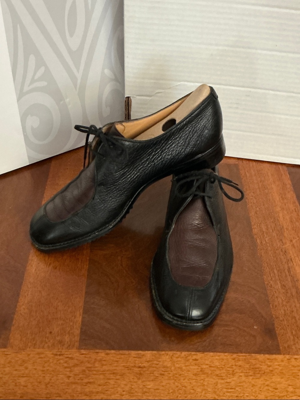 Gravati Women's Two-Tone Leather Oxford Lace-Up — Black and Brown